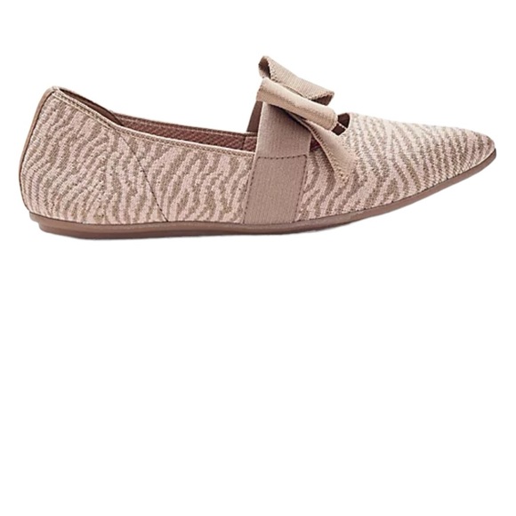 Skechers Taupe Zebra Print with bow slip on flats Womens Shoes size 7 Brand New - Picture 2 of 4